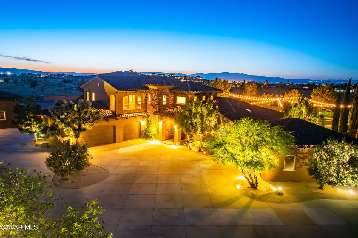 3211 Paddock Way