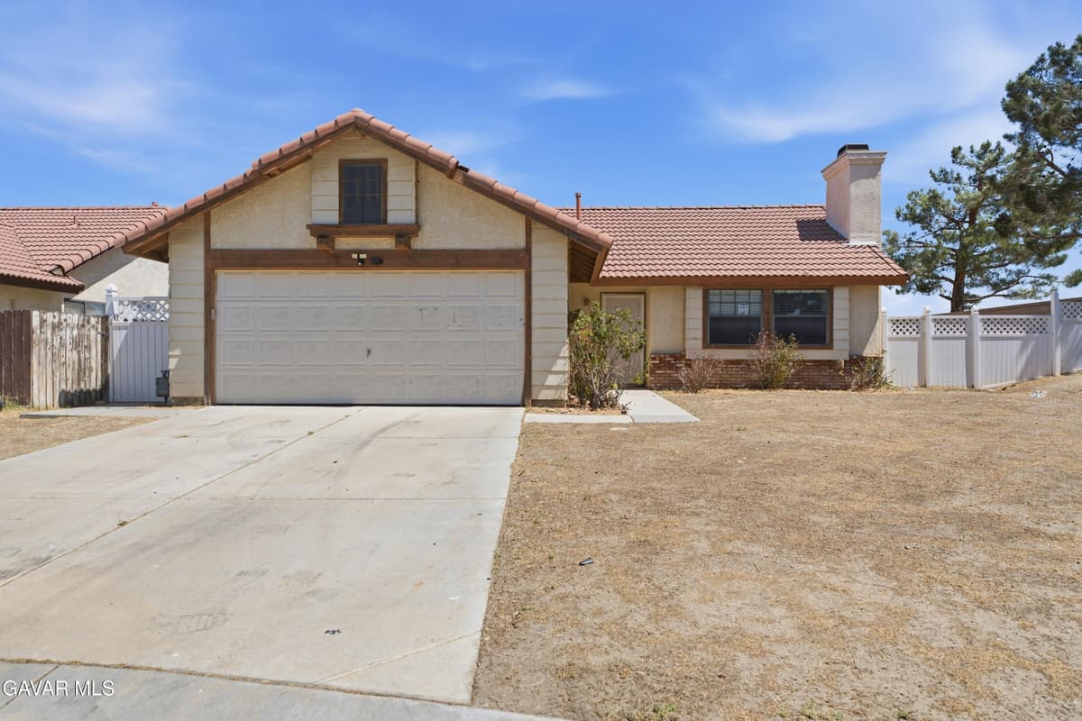 4361 E Avenue Q11